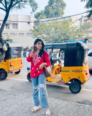 Meenakshi Dinesh Instagram - roaming🛺
