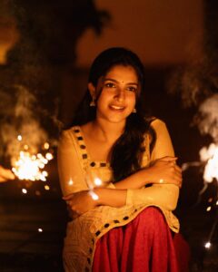 Actress Meenakshi Dinesh HD Instagram Photos and Wallpapers December 2023