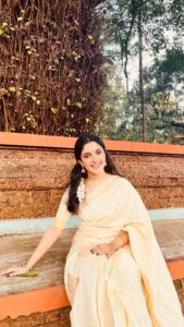 Actress Meenakshi Dinesh HD Instagram Photos and Wallpapers September 2023
