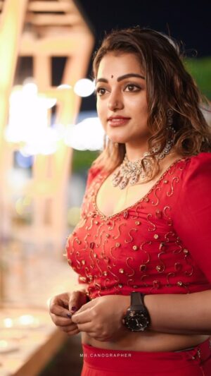 Meera Anil Instagram - Celebrated 18th years of @confidentgroupofficial ❤️❤️
Costume @aalaadesigners 
Jewellery @alameen_fashion_jewels 
Pic @mr.canographers 
Styling @vasudevan.arun 
Hair @vksbeautylounge