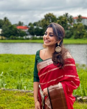 Meera Nandan Instagram - It’s been a week since I came back and missing nature already ♥️

#allheart #throwback #saturday #saree #allsmiles #green #happiness #love #positivevibes #palakkad #missing #instagood