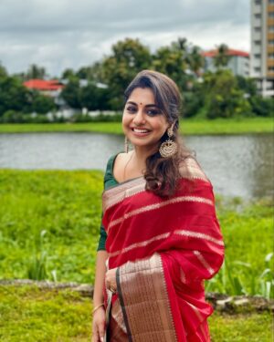 Meera Nandan Instagram - It’s been a week since I came back and missing nature already ♥️

#allheart #throwback #saturday #saree #allsmiles #green #happiness #love #positivevibes #palakkad #missing #instagood