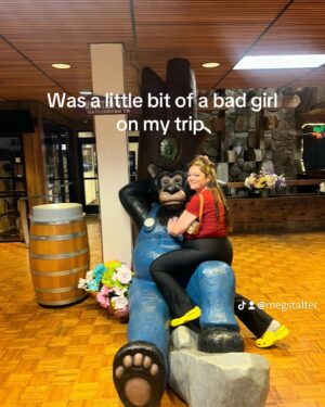Megan Stalter Instagram - Solo trip after Greg left me and the kids got a sitter