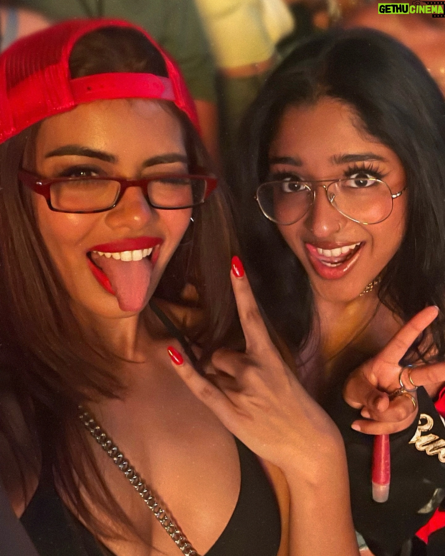 Megan Suri - 40.8K Likes - Real hot girl shit 🫡
(Swipe to the last slide to see me at my hottie graduation)