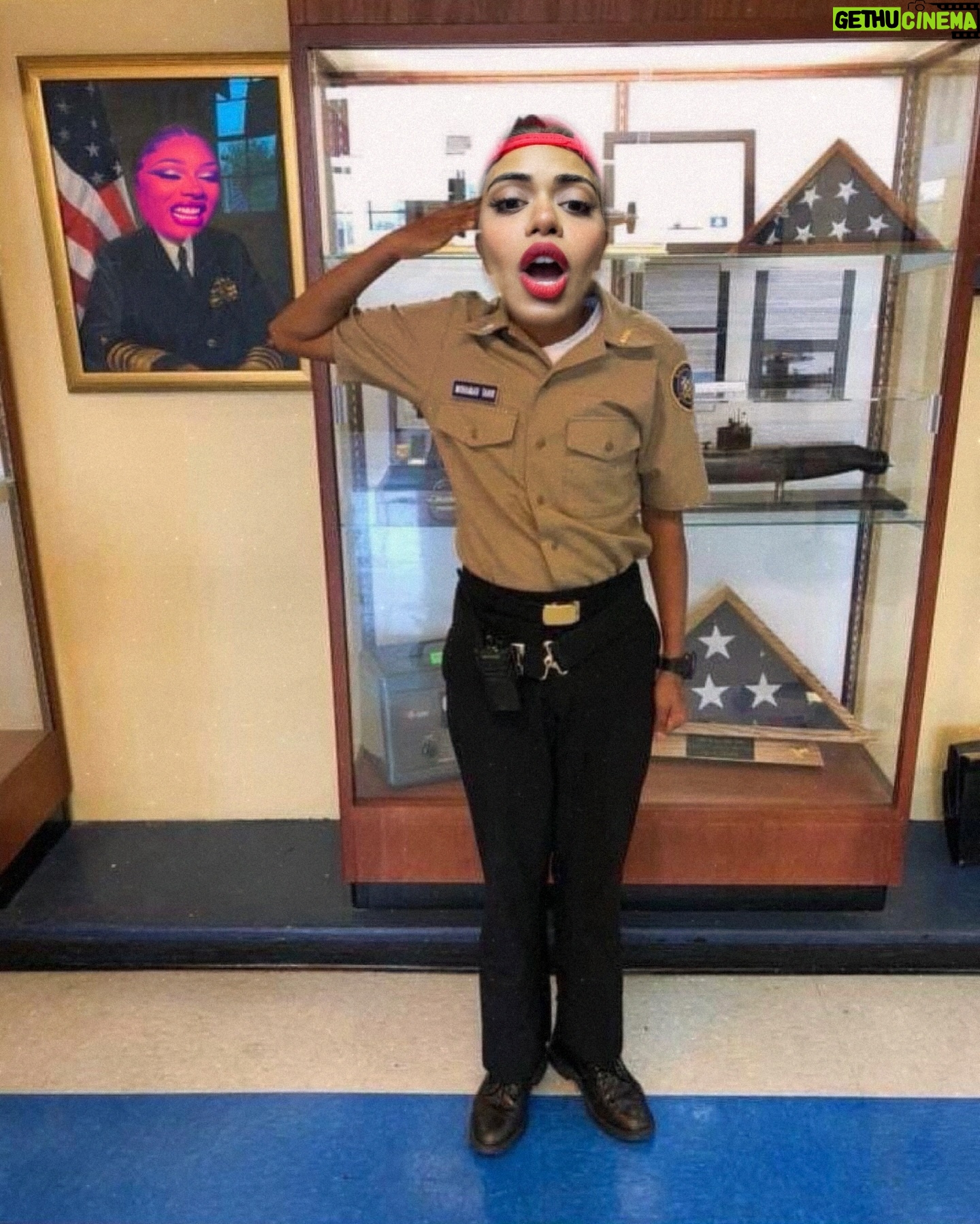 Megan Suri - 40.6K Likes - Real hot girl shit 🫡
(Swipe to the last slide to see me at my hottie graduation)