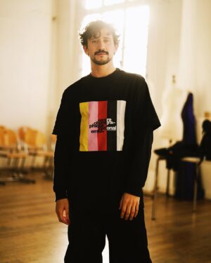 Mehdi Kerkouche Instagram - Un mois de mars vraaaaaaaiment 
1. @juliendc 💥
2. Portrait on tour 
3. Mehdi Lisa 
4. Selling sunset Créteil édition 
5. Looking for la Palme 
6. Cooking 
7. Mood avant 8 
8. 
9. 8 is right
