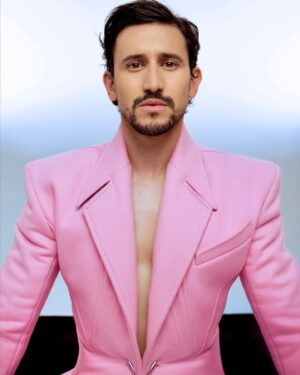 Mehdi Kerkouche Instagram - TÊTU @tetumag 
Est-ce que je suis fier ? Every day 
Est-ce que j’ai kiffé ce shoot avec @pierretostain et les amours @ulyssejosselin @nikitavlk @davidlenhardt @jeandorthu ? Absolutely 
Est-ce que @messotresor est en vie ? Plus que Michèle Torr