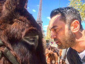 Mehmet Kurtuluş Instagram - My bro from Paris // Arkadaşım eşek :) #me #paris #funday #monday #nature #mehmetkurtulus #funny