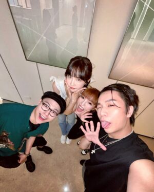 Mei Ho Instagram - #小姐不熙娣
#大學生了沒