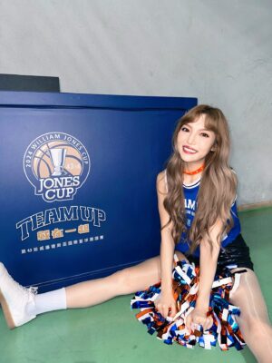 Mei Ho Instagram - 📣一日籃球啦啦隊體驗🏀
謝謝 @luxygirlcrew 的邀請💌
讓果子貍終於合體表演了💖
@jonescup.official