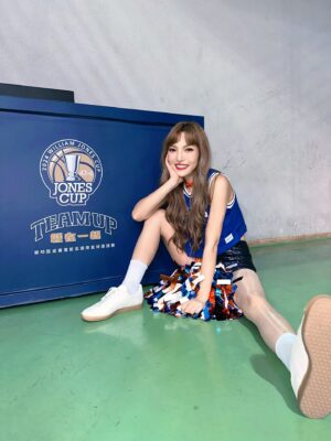 Mei Ho Instagram - 📣一日籃球啦啦隊體驗🏀
謝謝 @luxygirlcrew 的邀請💌
讓果子貍終於合體表演了💖
@jonescup.official