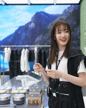 Mei Nagano Instagram - ・
久々の足だしファッション。
スースーしたけどうきうきしたよ。
お店の隅から隅までみて
全部欲しくなってしまったよ…🤦‍♀️
#PradaMiyashitaPark