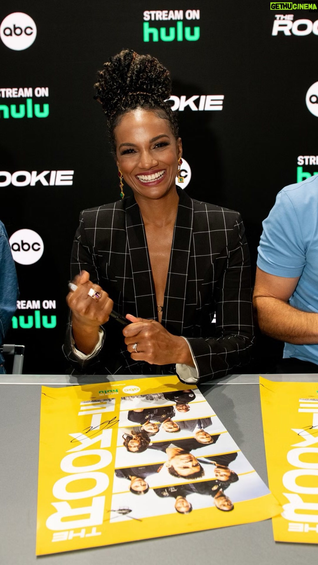 Mekia Cox - 28.6K Likes - Fun times at Comic-Con ‘24! 🥳
Glasses: BURGA @burgaofficial
Suit: Steven Vanderyt @stevenvanderyt
Earrings: Ben-Amun @ben_amun
Ring: Adore Adorn @adore.adorn
Shoes: Manolo Blahnik @manoloblahnik
Handbag: Ganikawa @gan_ikawa
Dress: Baé x Adidas @bae.special.moments
Jewelry: Ben-Amun @ben_amun
Shoes: Gianvito Rossi @giavitorossi
Handbag: Ganikawa @gan_ikawa
