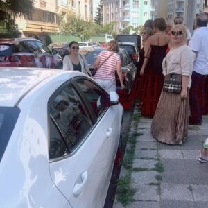 Melahat Abbasova Instagram - Azerbaycan Devlet Sanatçısı, Azerbaycanımızın gururu, ünlü besteci , İstanbul Şehir Tiyatrolarında sahneye koyduğum  değerli yazarımız Elçinin” Shakespeare”ve Hüseyiin Cavidin” İblis” oyunlarının bestecisi canım Aygünümle nihayet buluştuk. Herkesin hayatında Aygün gibi dürüst, sözü yüze deyen, merd , güvenle yastlana bileceyin bir dostu olmalı. Seni seviyorum AYGÜN. Hayatımda var olduğun üçün sene minnetdaram🙏 @aygunsamedzade @sanirabiigaa