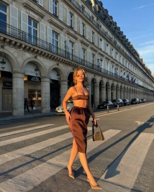 Melisa Döngel Instagram - melisa in paris✨🫠

#reklam