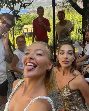 Melisa Döngel Instagram - ÇOK SEVİYORUM 🤍 

AŞK TAKTİKLERİ 2 🫶🏻 

@netflixturkiye ❤️