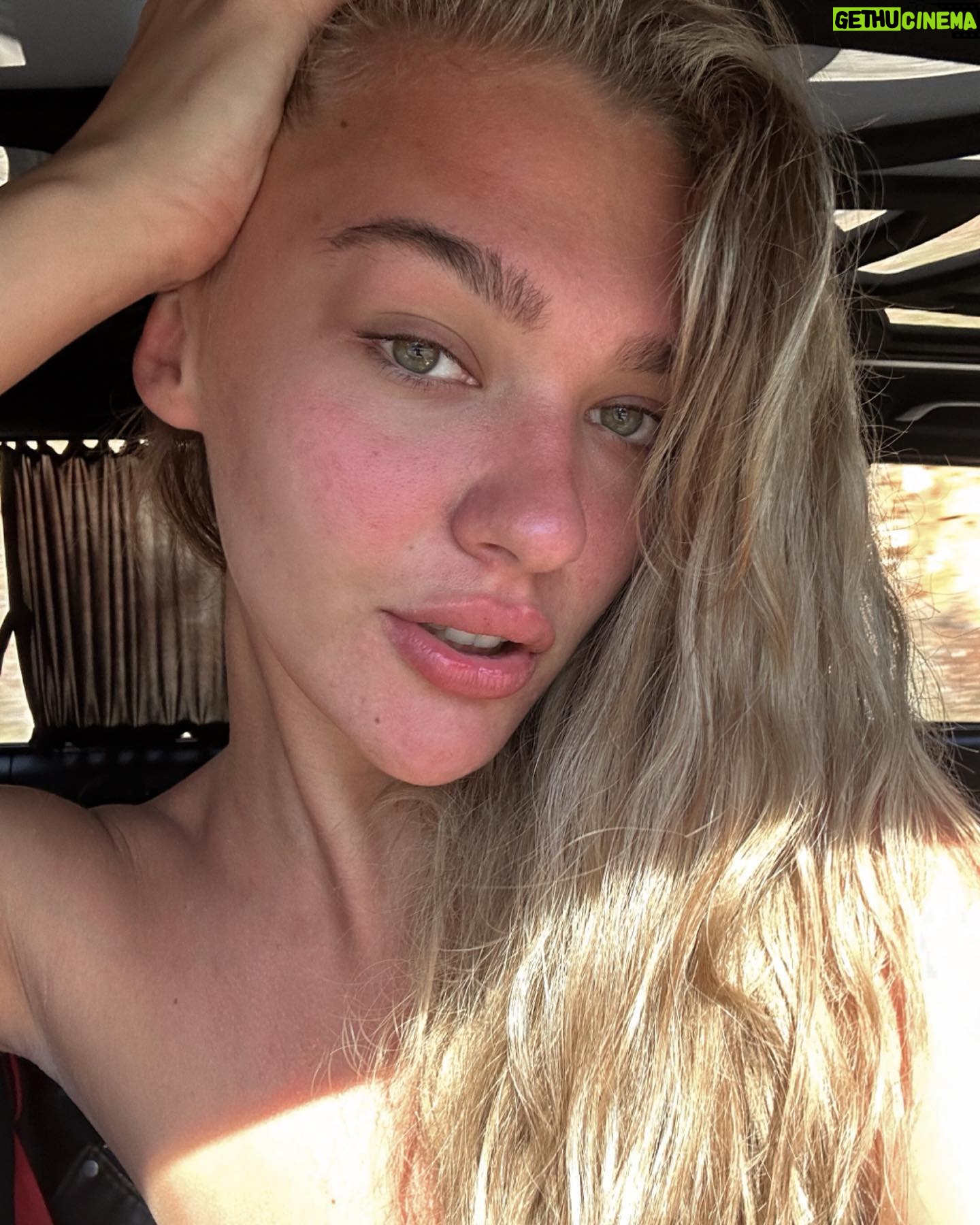 Melisa Döngel - 165.6K Likes - estetiğe hayır