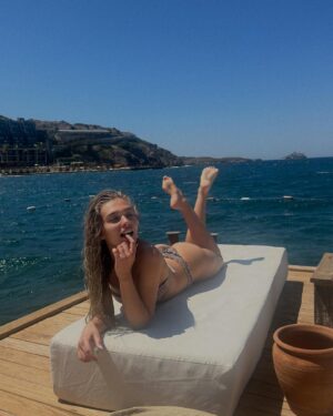 Melisa Döngel Instagram - temmuz ayı tatil ayıııııı🫶🏻🫶🏻