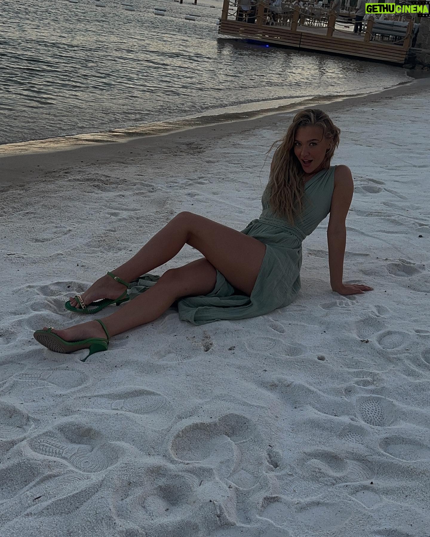 Melisa Döngel - 189.4K Likes - bodrum dump🌹
