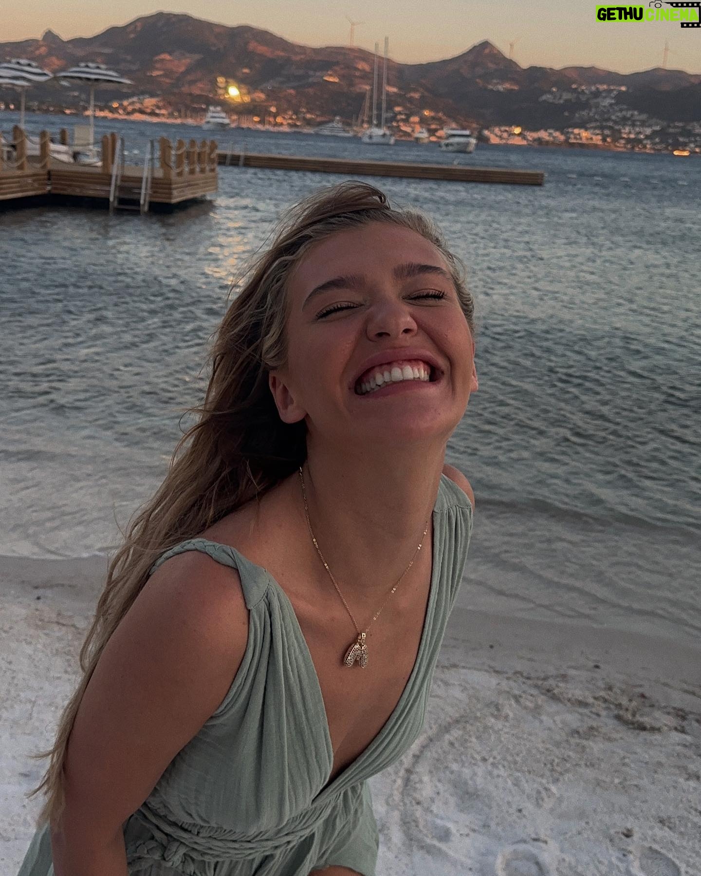 Melisa Döngel - 189.4K Likes - bodrum dump🌹