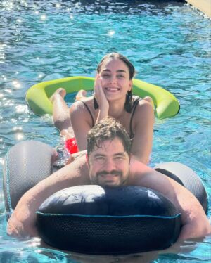 Melissa Barrera Instagram - 34 feels so good ❤️ 
Gracias por tanto 🙏🏻