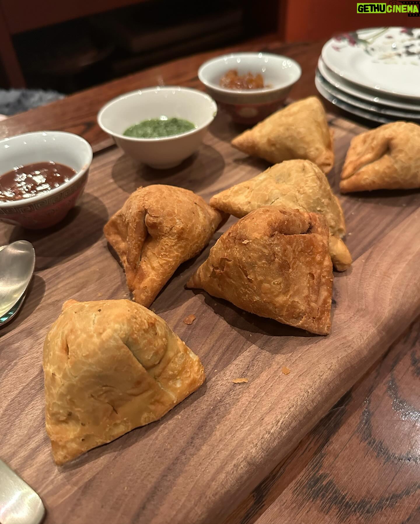 Melissa King - 11.8K Likes - Family time & samosas. @padmalakshmi @chefnininguyen