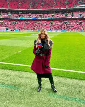 Melissa Reddy Instagram - Another long but unreal day on the job 🤩🏆 

Wembley was rocking! Congratulations to Manchester United and the magic touch of Erik ten Hag. Shoutout to the sea of Newcastle fans that coloured and soundtracked this weekend! It was really nice to see the warm response Loris Karius received.