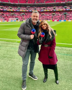 Melissa Reddy Instagram - Another long but unreal day on the job 🤩🏆 

Wembley was rocking! Congratulations to Manchester United and the magic touch of Erik ten Hag. Shoutout to the sea of Newcastle fans that coloured and soundtracked this weekend! It was really nice to see the warm response Loris Karius received.