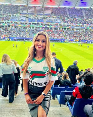 Melissa Reddy Instagram - Opted for one of the coolest kits ever in a super cool city to watch an ice-cold Euros match up ❄️❄️❄️

I know a lack of goals is automatically bemoaned as low quality, but some of the defending and individual battles last night!!! 👏🏽👏🏽👏🏽 

It’s not the stuff of highlights reels and viral social loops, but it is decisive at the highest level, beautiful in its own way on this scale. 

(Allez Les Bleus 🇫🇷 | Unlucky Portugal 🇵🇹)