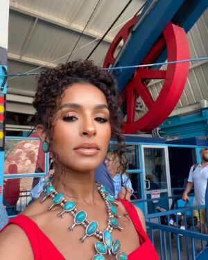 Melody Thornton Instagram - We gon touch the sky 😘