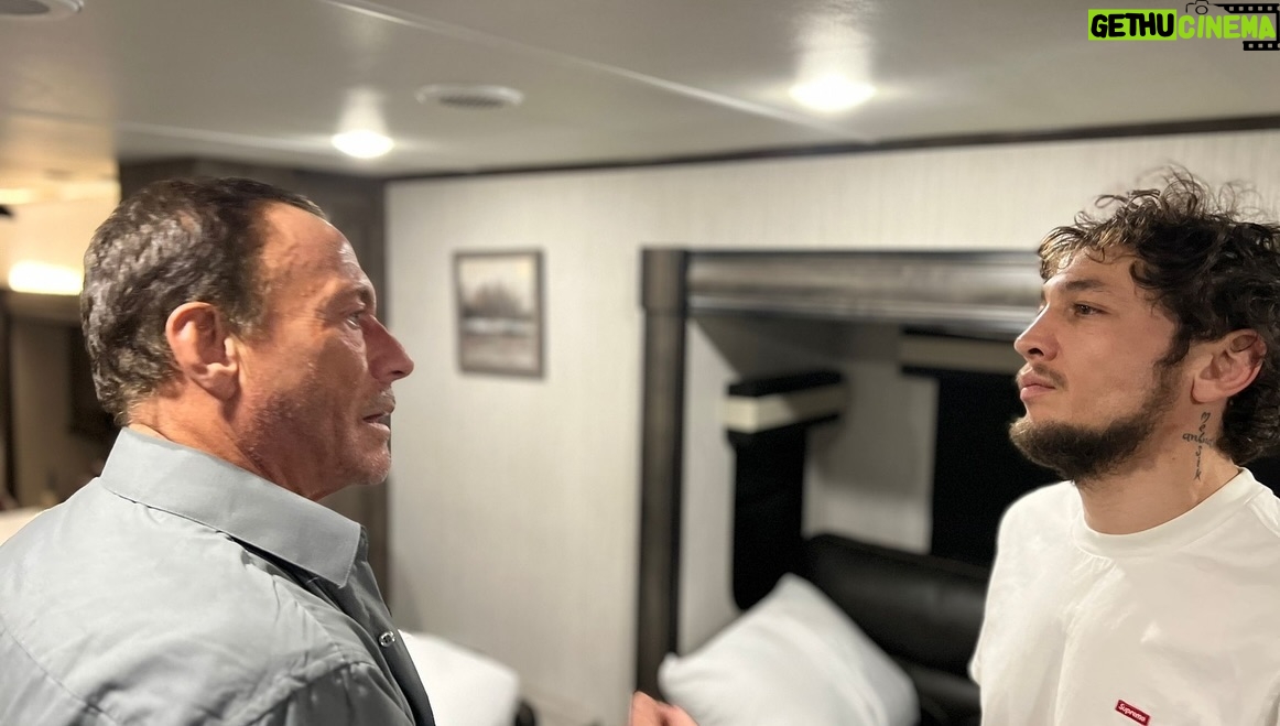 Melsik Baghdasaryan - 3.9K Likes - Discussing fight game with my brother @jcvd ✊🏻
Jeremy your favorite picture my brother @jeremyzag ❤️ #MelsikTheGun #VanDamme