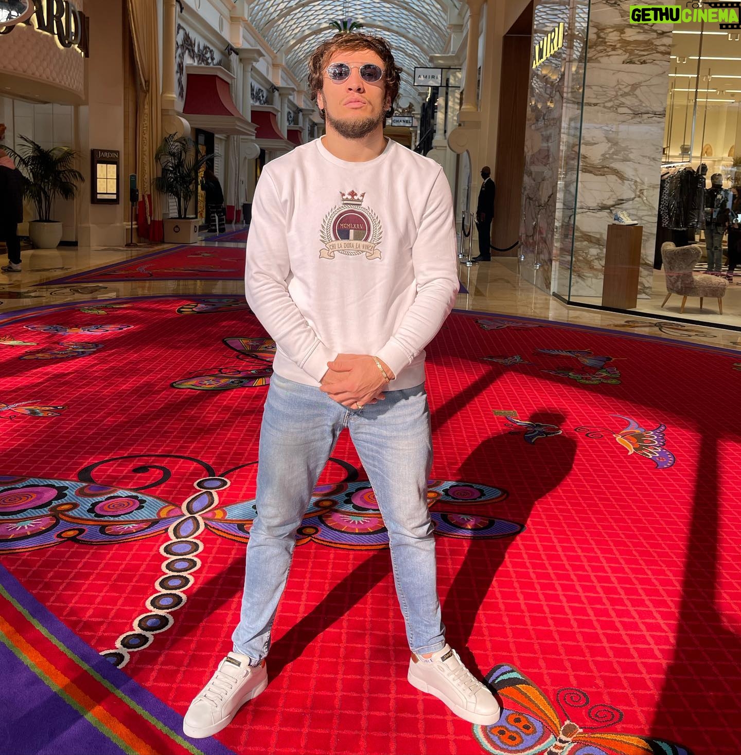 Melsik Baghdasaryan - 3.3K Likes - 𝙲𝚑𝚒 𝙻𝚊 𝙳𝚞𝚛𝚊 𝙻𝚊 𝚅𝚒𝚗𝚌𝚎 ♕