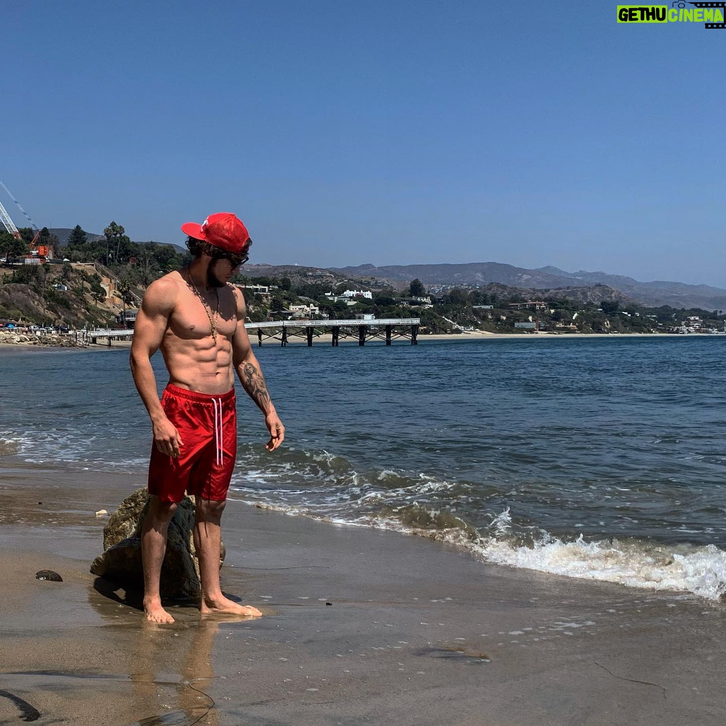 Melsik Baghdasaryan - 2.9K Likes - 🌴🔥