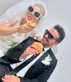Memo Dorantes Instagram - Con este par, me caso 2 veces por semana!! 
@fuzzoficial @memodorantes 

Maruja 👰🏼‍♀️ Zacarías 🤵🏻 Justino 🦸🏻‍♂️

@un_bodorrio_de_alta_alcurnia 
17 y 24 de agosto (3:00 pm) por qué (7:00pm agotado)