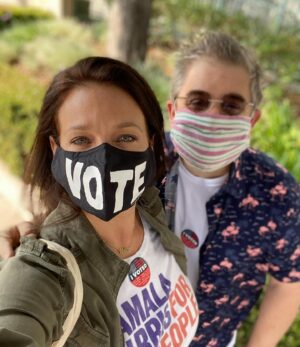 Meredith Salenger Instagram - I can’t wait to do this again! 
💙🇺🇸💙
#KamalaHarrisForThePeople
@kamalaharris @vp @kamalahq
#tb2020