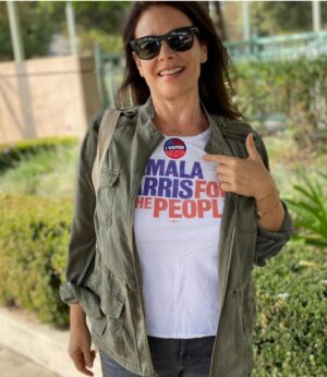 Meredith Salenger Instagram - I can’t wait to do this again! 
💙🇺🇸💙
#KamalaHarrisForThePeople
@kamalaharris @vp @kamalahq
#tb2020