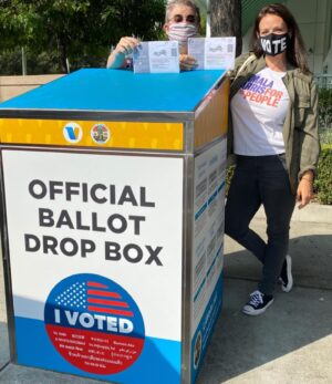 Meredith Salenger Instagram - I can’t wait to do this again! 
💙🇺🇸💙
#KamalaHarrisForThePeople
@kamalaharris @vp @kamalahq
#tb2020