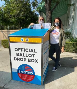 Meredith Salenger Instagram - I can’t wait to do this again! 
💙🇺🇸💙
#KamalaHarrisForThePeople
@kamalaharris @vp @kamalahq
#tb2020