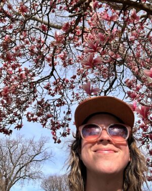 Meredith Stepien Instagram - The best time of year!!! 💐🪻🌷🌞