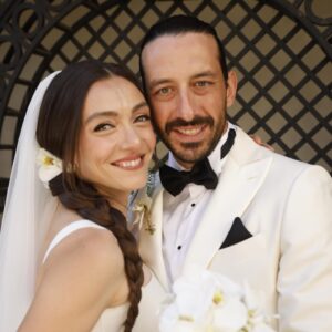 Merve Dizdar Instagram - @rutkayozis @nihanpeker @hidayetkorkmaz_ @ibrahimzengin… size nasıl teşekkür edeceğimi bilmiyorum. Hayatımın eeen güzel günlerinden birini yaşattınız bana. İyi ki varsınız. Sizi çok seviyorum. Çoook🥹❤️ @aysegulkaracan sen… inanılmaz fotoğraflarımız, videolarımız ve inanılmaz bi anımız oldu sayende. Her anlamda Ayşe’m bu aşkın mimarı😂😁seni çok seviyorum Ayşe’m🥹❤️ @gulbaharkarakus benim gülbaharımmm🥹 sen müthiş bi insansın teşekkür ederim tüm yaptıkların için🥹seni çok seviyorum❤️ veeee @aysebarim @damlasenbark her şey için size minnettarım. Başından beri🥹sizi çoook seviyorum❤️❤️❤️❤️ve tüm ailem, arkadaşlarım…🥹 gelen, gelemeyen (küçük bi davetti). Hepinizi çok seviyorummm. Son olarak sevgili @cioayg 09.06.2024😉❤️gülümseyiiiin😁🙋‍♀️