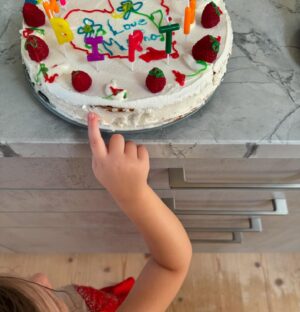 Meryem Uzerli Instagram - #birthdaycelebration Part 2 ❤️ #happiestbirthdaygirl 💕🌼💕
