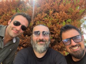 Mesut Süre Instagram - Bu akşam Rabarba böyle :) Anlatanadam ve Barış Akyüz geldiler.. Gerçek gurmeler bu kadronun kıymetini bilirler:) 18:00’de Virgin Radyo’dayız .. Bekleriz.. @anlatanadam , @barisakyuz , @virginradiotr ..