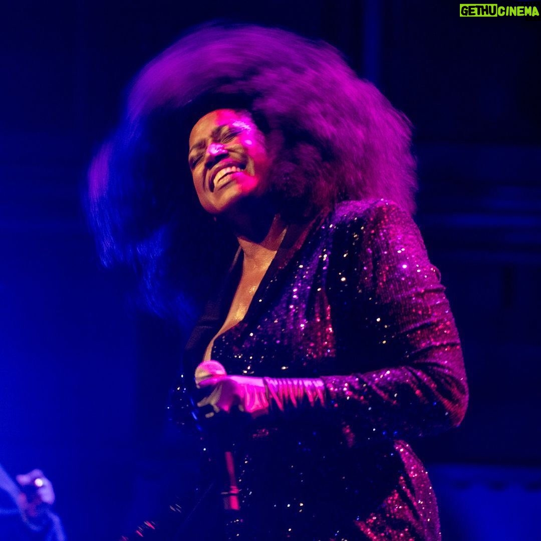 Mica Paris - 1.4K Likes - Just trying to get my head around THAT show for @chakakhan’s #MELTDOWN, unbelievable experience… so much love for my girl Chaka you were on FIRE! Love you so so much…. more to come soon BRB! xxx 😘
📷 @petewoodhead