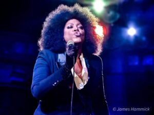 Mica Paris Instagram - Sending kisses to you all, just because… 😘 can’t wait to get back out there performing xXx
