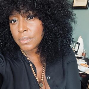 Mica Paris Instagram - Sunday chill vibes, I need to update a few playlists with some new music who shall I listen to next? 👀😌