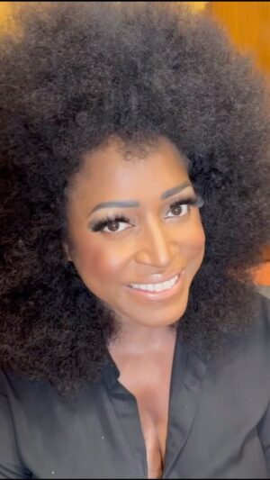 Mica Paris Instagram - Love @paulinebriscoe doing my makeup she always makes me look fab and ready for the stage! Who wants to see a few beauty secrets? Comment below with what you want to know and I’ll do my best in the coming weeks 💄