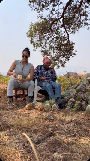 Micaela Reis Instagram - Que bem que se está no campo 🍍