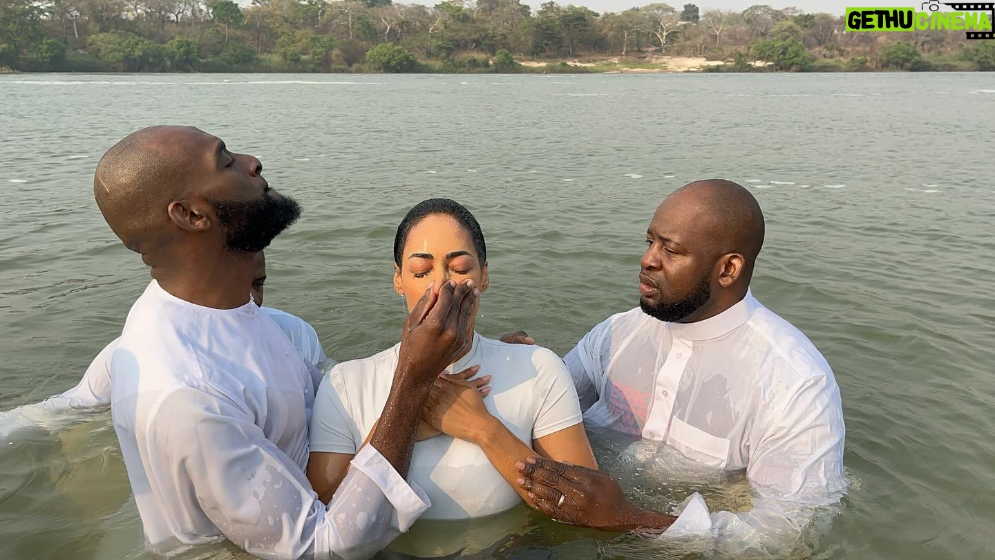 Micaela Reis - 30.9K Likes - 20.08.2024
O dia mais importante da minha vida.🤍
E tudo se fez novo :)
“Respondeu Jesus: “Digo a verdade: Ninguém pode entrar no Reino de Deus se não nascer da água e do Espírito.”
João 3:5
Hoje anuncio publicamente que Jesus Cristo é o meu Senhor e Salvador. Como eu desejei e ansiei por este dia, mas tudo acontece no tempo de Deus pois o seu tempo e os seus planos são perfeitos. Ao longo deste último ano Deus preparou-me para este momento, para esta transformação. Nasci de novo, uma nova Micaela, pois a antiga já não existe. Nasceu neste dia uma Micaela livre e pronta para servir ao Senhor. A minha vida pertence a Jesus Cristo e sei que apartir de agora Deus vai usar-me como já mais alguma vez imaginei. I AM A SOLDIER OF GOD🤍
Quero agradecer ao profeta @marcio_baiona e à pastora @neide_baiona e a todos os irmãos da igreja @mivhangola pela forma como me acolheram desde o primeiro dia e pela benção que têm sido na minha vida.
Irmão Aires @principee_guerreiro obrigada :)🤍
Hoje há festa lá no céu 🌟