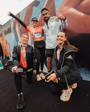 Micaela Vázquez Instagram - Que linda es esta carrera, mi favorita sin duda! #21kmbuenosaires , saliendo de una lesión fuerte , sin saber bien cómo me iba a sentir y finalmente pude disfrutar cada km 🙏 Con tanta gente feliz, emocionada, cruzándome amigos, gente conocida, gente que vive esto de la misma manera que yo! 
Fue hermoso!!! Gracias @adidasar una vez más por la confianza y el acompañarme siempre ❤️ 
Gracias @headcoachjavier por cada entrenamiento, cada palabra, cada día de este proceso! Que tremendo team @caleruggeri y @nickypocovi TODO FUE INOLVIDABLE!!!!
Y que lindo compartirlo con vos @geroklein 😍