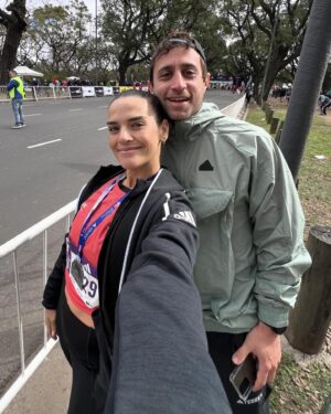 Micaela Vázquez Instagram - Que linda es esta carrera, mi favorita sin duda! #21kmbuenosaires , saliendo de una lesión fuerte , sin saber bien cómo me iba a sentir y finalmente pude disfrutar cada km 🙏 Con tanta gente feliz, emocionada, cruzándome amigos, gente conocida, gente que vive esto de la misma manera que yo! 
Fue hermoso!!! Gracias @adidasar una vez más por la confianza y el acompañarme siempre ❤️ 
Gracias @headcoachjavier por cada entrenamiento, cada palabra, cada día de este proceso! Que tremendo team @caleruggeri y @nickypocovi TODO FUE INOLVIDABLE!!!!
Y que lindo compartirlo con vos @geroklein 😍